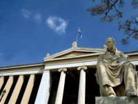 Unser Archivfoto (© Eurokinissi) zeigt das zentrale Gebäude der Nationalen und Kapodistrias-Universität Athen.