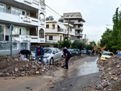 Unser Foto (© Eurokinissi) zeigt die Unwetterschäden in Ano Glyfada