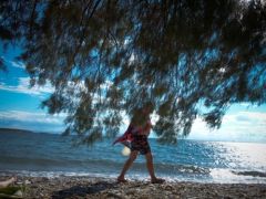 Heute wird es zwar teilweise regnerisch, aber „Fenster“ zum Baden öffnen sich immer noch. (Foto: © Eurokinissi)