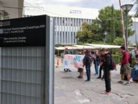 Unser Archivfoto (© Eurokinissi) entstand vor dem Universitätsgelände der Aristoteles-Universität Thessaloniki.